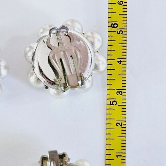 Lot Of Four Sets of Vintage Hand Beaded Japan Round Clip On Faux Pearl Earrings - Picture 7 of 16